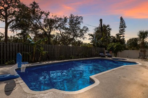 Casa en venta en Bradenton, Florida, 5 dormitorios, 198.44 m2 № 1906044 - foto 1