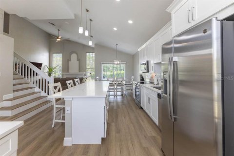 Villa ou maison à vendre à Orlando, Floride: 4 chambres, 192.68 m2 № 2202602 - photo 2