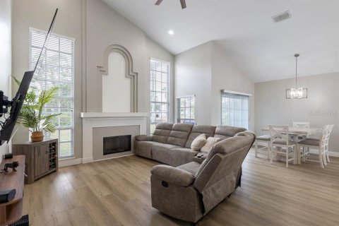 Villa ou maison à vendre à Orlando, Floride: 4 chambres, 192.68 m2 № 2202602 - photo 13