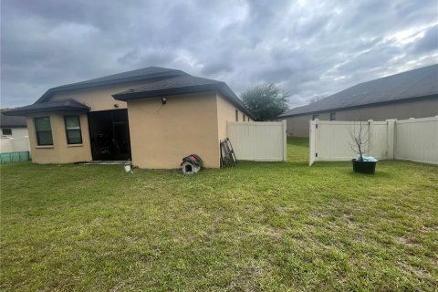Villa ou maison à louer à Brandon, Floride: 4 chambres, 182 m2 № 2319192 - photo 11