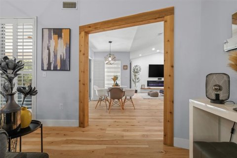 House in Sarasota, Florida 4 bedrooms, 235.32 sq.m. № 2103374 - photo 11