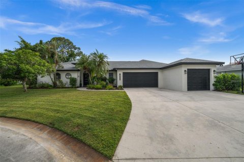 House in Sarasota, Florida 4 bedrooms, 235.32 sq.m. № 2103374