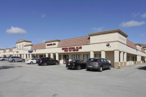 Propiedad comercial en venta en Margate, Florida № 1960104 - foto 1