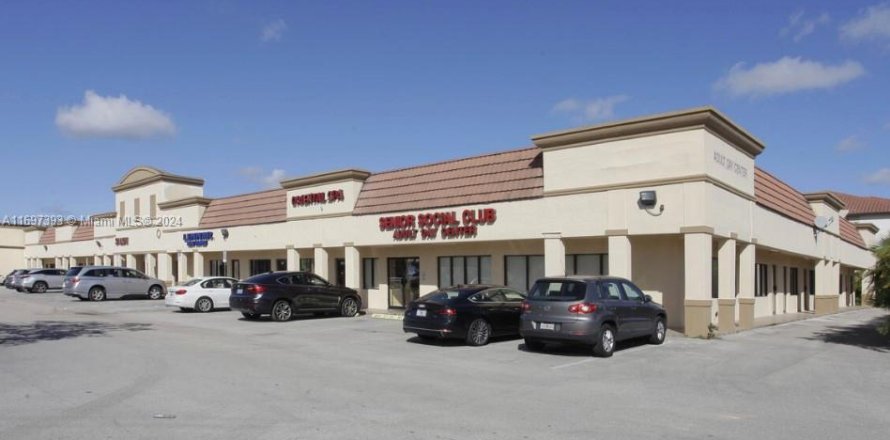 Propiedad comercial en Margate, Florida № 1960104