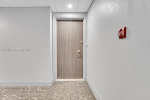 Condominio en venta en Sunny Isles Beach, Florida, 3 dormitorios, 145.86 m2 № 1862956 - foto 10