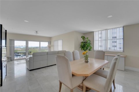 Condominio en venta en Sunny Isles Beach, Florida, 3 dormitorios, 145.86 m2 № 1862956 - foto 6