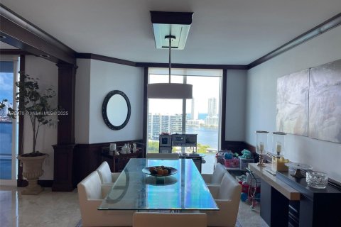 Condo in Aventura, Florida, 3 bedrooms  № 1922566 - photo 9