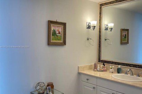 Condo in Aventura, Florida, 3 bedrooms  № 1922566 - photo 25