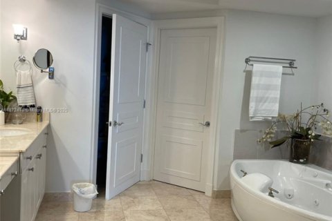 Condo in Aventura, Florida, 3 bedrooms  № 1922566 - photo 30