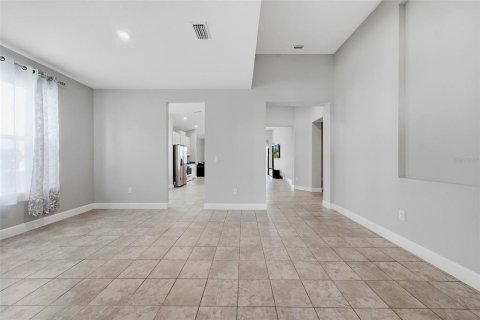 House in Wesley Chapel, Florida 3 bedrooms, 190.45 sq.m. № 2210140 - photo 8