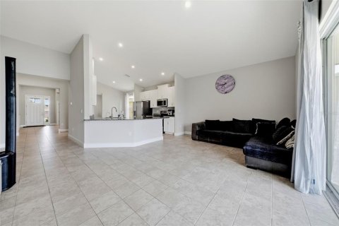 House in Wesley Chapel, Florida 3 bedrooms, 190.45 sq.m. № 2210140 - photo 12
