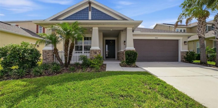 House in Wesley Chapel, Florida 3 bedrooms, 190.45 sq.m. № 2210140