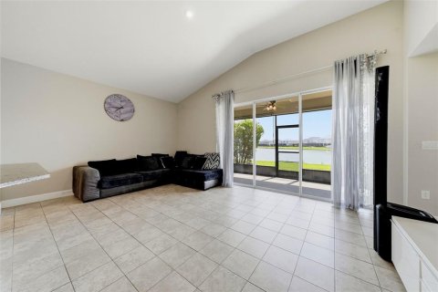 House in Wesley Chapel, Florida 3 bedrooms, 190.45 sq.m. № 2210140 - photo 11