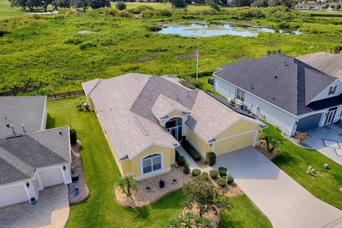 House in The Villages, Florida 4 bedrooms, 236.71 sq.m. № 2329240