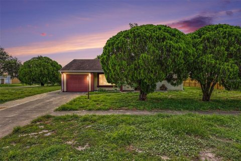 House in Palm Bay, Florida 2 bedrooms, 107.12 sq.m. № 2259474