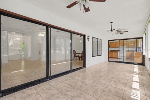 House in Palm Bay, Florida 2 bedrooms, 107.12 sq.m. № 2259474 - photo 23