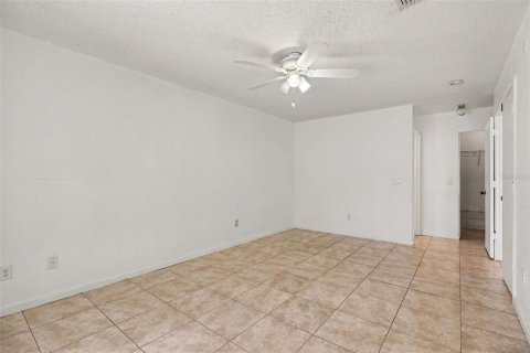 House in Palm Bay, Florida 2 bedrooms, 107.12 sq.m. № 2259474 - photo 17