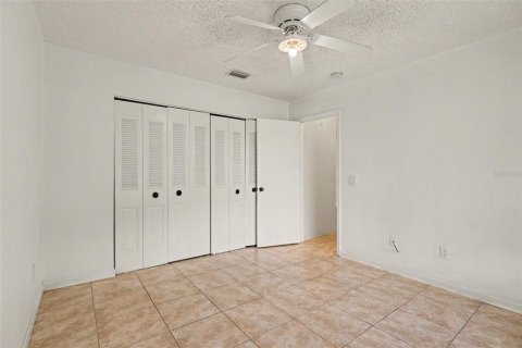 House in Palm Bay, Florida 2 bedrooms, 107.12 sq.m. № 2259474 - photo 18