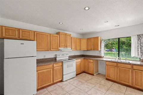 House in Palm Bay, Florida 2 bedrooms, 107.12 sq.m. № 2259474 - photo 8