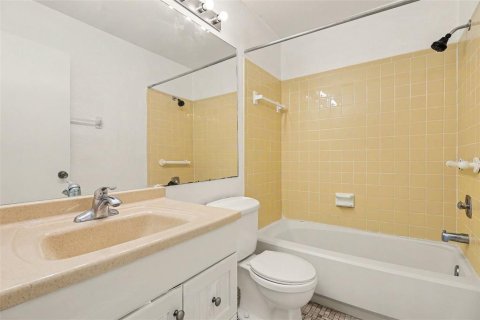 House in Palm Bay, Florida 2 bedrooms, 107.12 sq.m. № 2259474 - photo 20