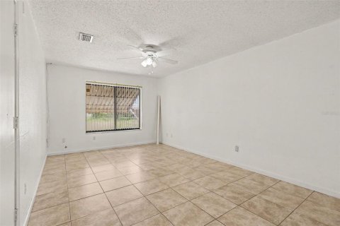 House in Palm Bay, Florida 2 bedrooms, 107.12 sq.m. № 2259474 - photo 15