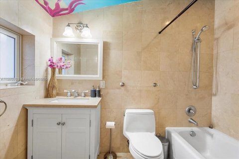 House in Fort Lauderdale, Florida 4 bedrooms, 324.6 sq.m. № 1983139 - photo 12