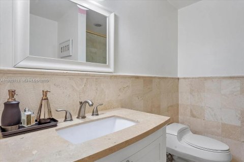 House in Fort Lauderdale, Florida 4 bedrooms, 324.6 sq.m. № 1983139 - photo 11