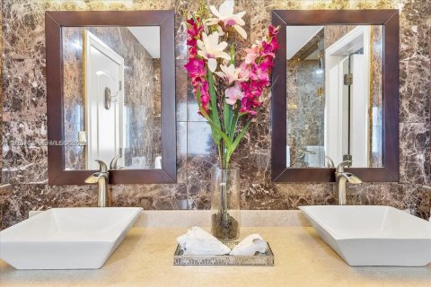 House in Fort Lauderdale, Florida 4 bedrooms, 324.6 sq.m. № 1983139 - photo 14