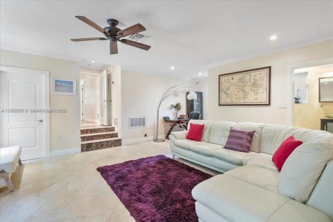 House in Fort Lauderdale, Florida 4 bedrooms, 324.6 sq.m. № 1983139 - photo 7
