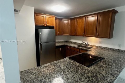 Кондоминиум с 2 спальнями в Майами, Флорида № 2049435