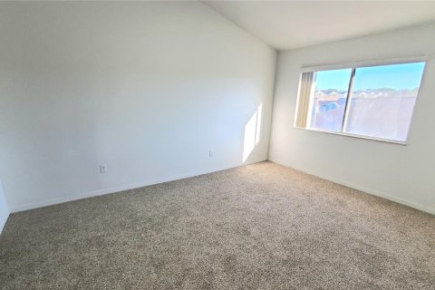 Townhouse in Davenport, Florida 4 bedrooms, 162.39 sq.m. № 2394093 - photo 27