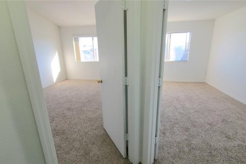Townhouse in Davenport, Florida 4 bedrooms, 162.39 sq.m. № 2394093 - photo 24