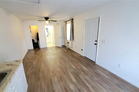 Townhouse in Davenport, Florida 4 bedrooms, 162.39 sq.m. № 2394093 - photo 14
