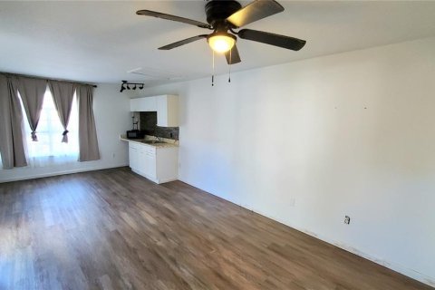 Townhouse in Davenport, Florida 4 bedrooms, 162.39 sq.m. № 2394093 - photo 12
