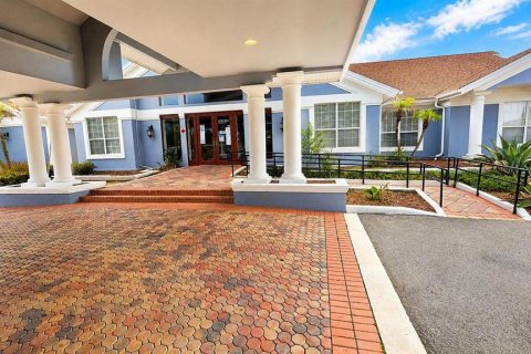 Townhouse in Davenport, Florida 4 bedrooms, 162.39 sq.m. № 2394093 - photo 8