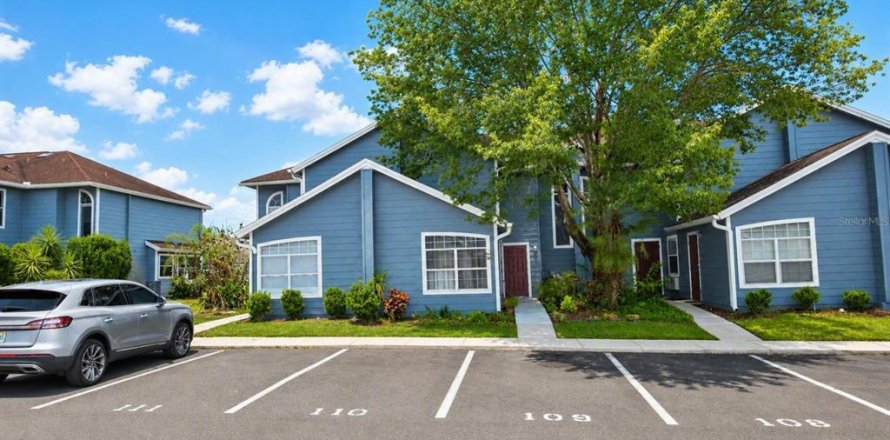Townhouse in Davenport, Florida 4 bedrooms, 162.39 sq.m. № 2394093
