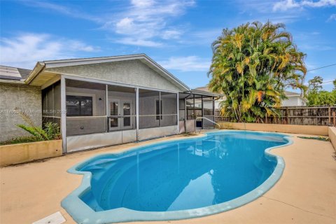 Casa en venta en Port St. Lucie, Florida, 3 dormitorios, 98.1 m2 № 1476515 - foto 19