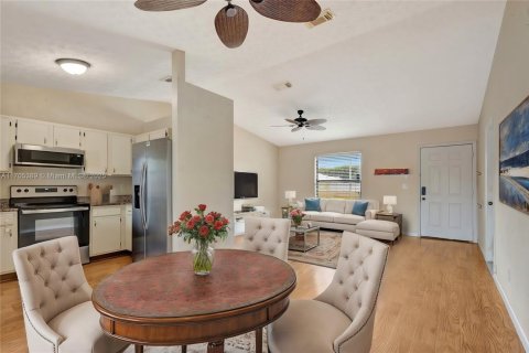 Casa en venta en Port St. Lucie, Florida, 3 dormitorios, 98.1 m2 № 1476515 - foto 2