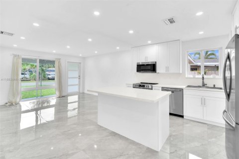 Villa ou maison à vendre à Fort Lauderdale, Floride: 3 chambres, 125.05 m2 № 1930010 - photo 4