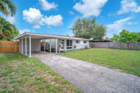 Villa ou maison à vendre à Fort Lauderdale, Floride: 3 chambres, 125.05 m2 № 1930010 - photo 2