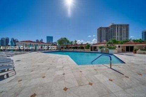Condo in Aventura, Florida, 2 bedrooms  № 1951799 - photo 1