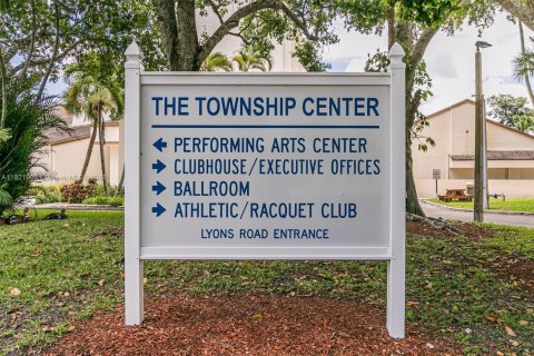 House in Coconut Creek, Florida 3 bedrooms, 159.42 sq.m. № 2018655 - photo 2