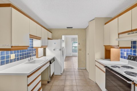 House in Coconut Creek, Florida 3 bedrooms, 159.42 sq.m. № 2018655 - photo 15