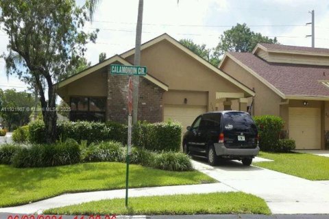 House in Coconut Creek, Florida 3 bedrooms, 159.42 sq.m. № 2018655