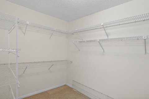 House in Coconut Creek, Florida 3 bedrooms, 159.42 sq.m. № 2018655 - photo 22