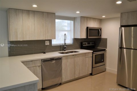 Condo in Miami, Florida, 1 bedroom  № 2082361