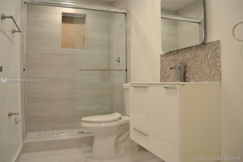 Condo in Miami, Florida, 1 bedroom  № 2082361 - photo 16