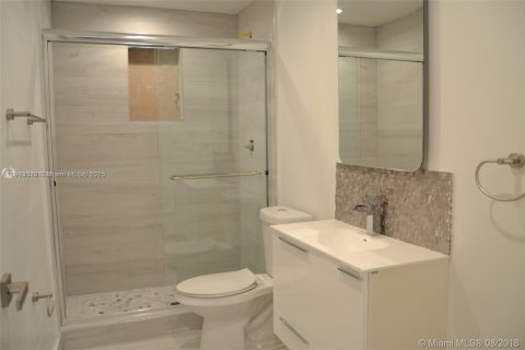 Condo in Miami, Florida, 1 bedroom  № 2082361 - photo 15