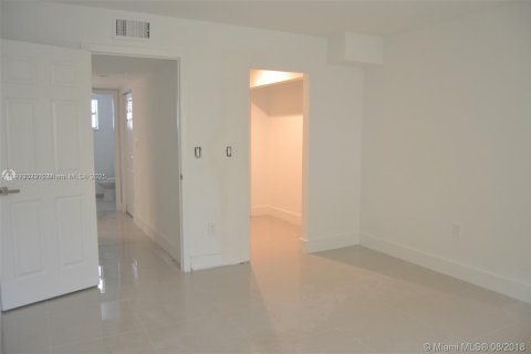 Condo in Miami, Florida, 1 bedroom  № 2082361 - photo 14