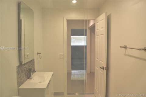 Condo in Miami, Florida, 1 bedroom  № 2082361 - photo 20
